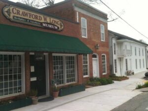 Streetview of the Crawford Long Museum with two buildings beside it